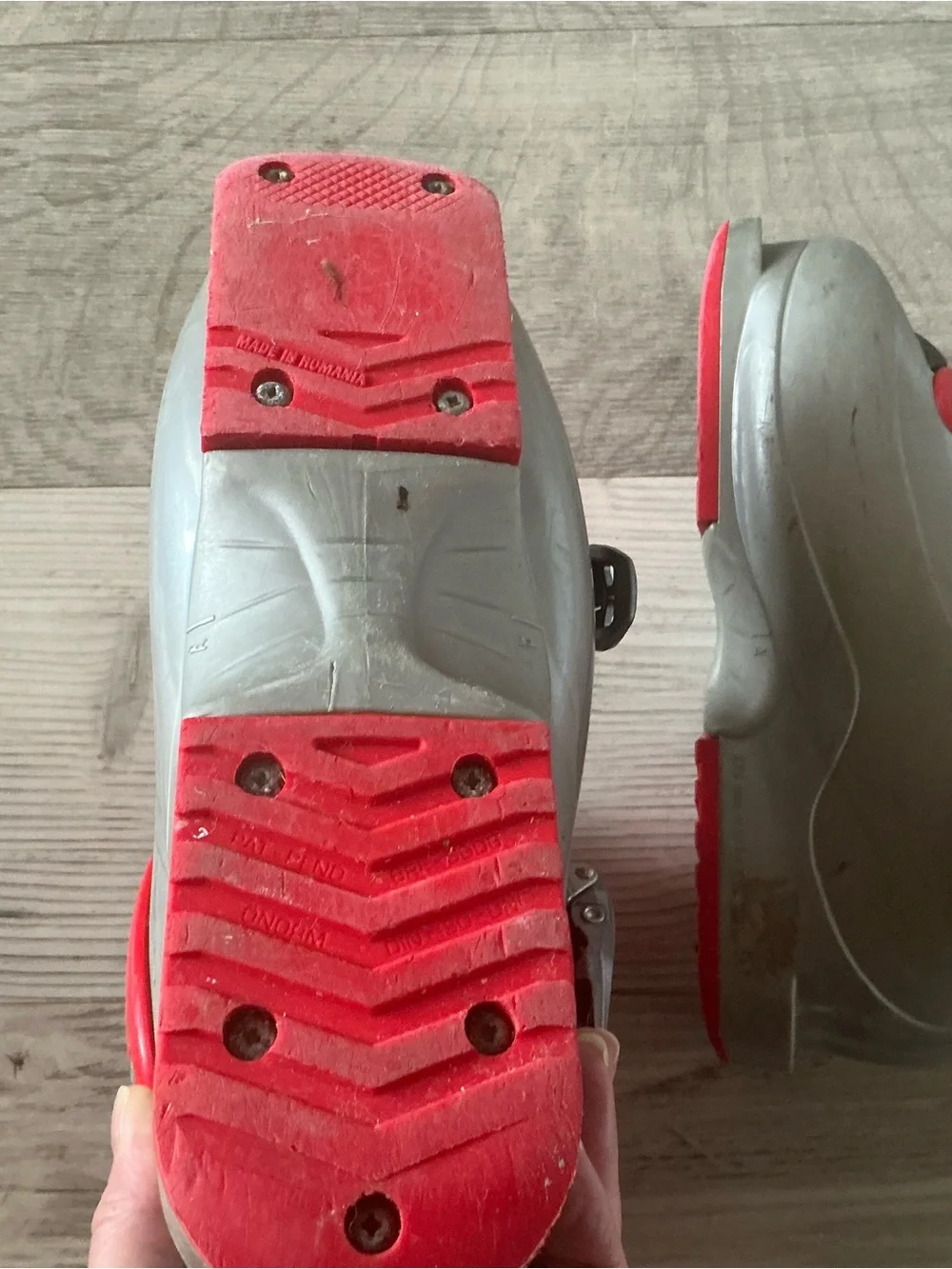 Salomon T3 children kids Red and Silver Alpine Ski Boot size 23